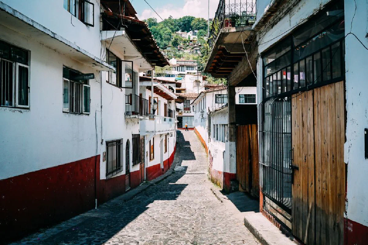 Explore a quaint colonial street lined with traditional buildings, perfect for urban travel enthusiasts.