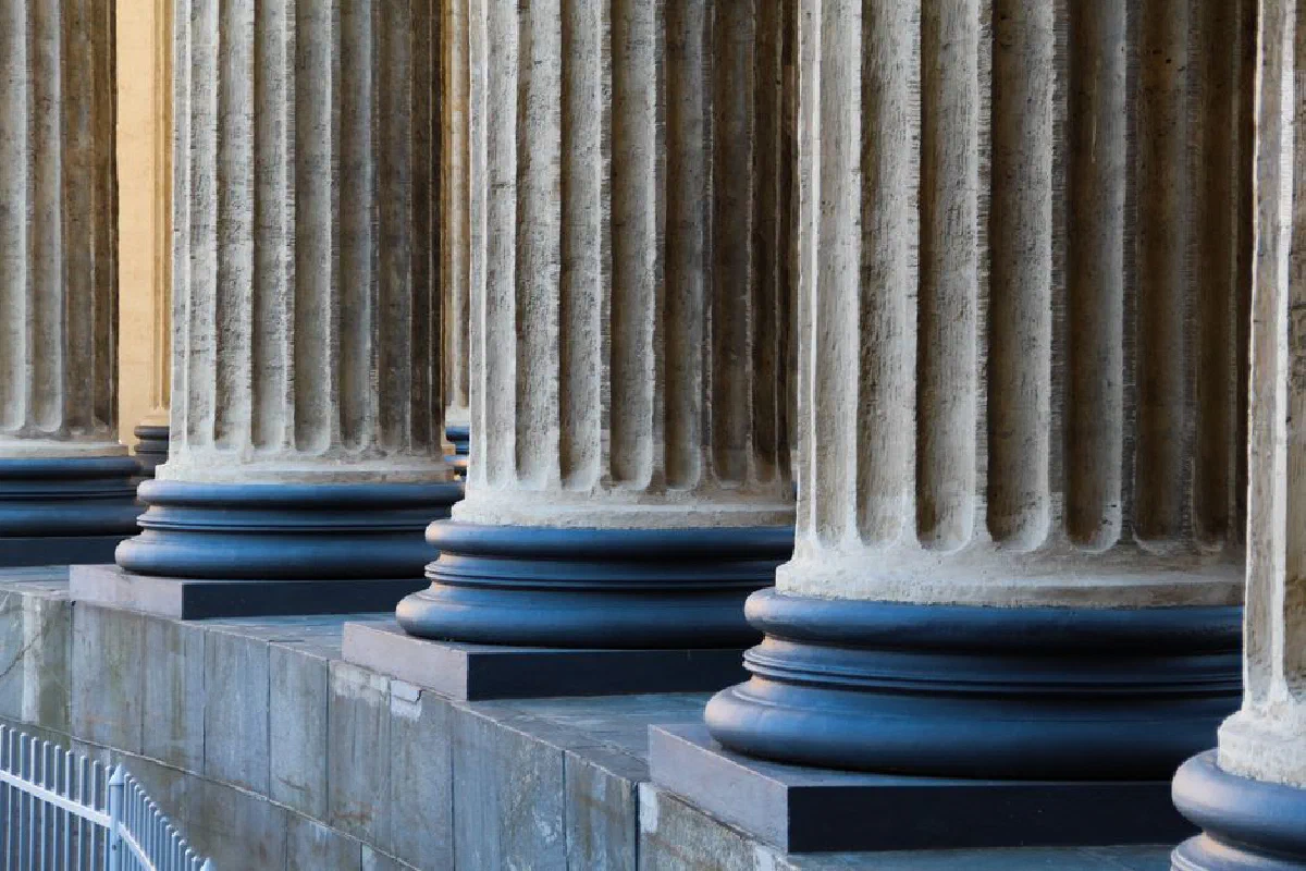 Close-up view of neoclassical columns in St. Petersburg, capturing architectural elegance.