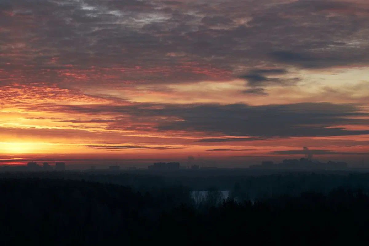 Captivating sunset over Balashikha cityscape with vivid sky colors.