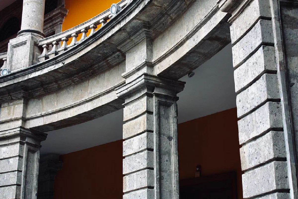 Capture of historic stone columns with intricate design in Ciudad de México.