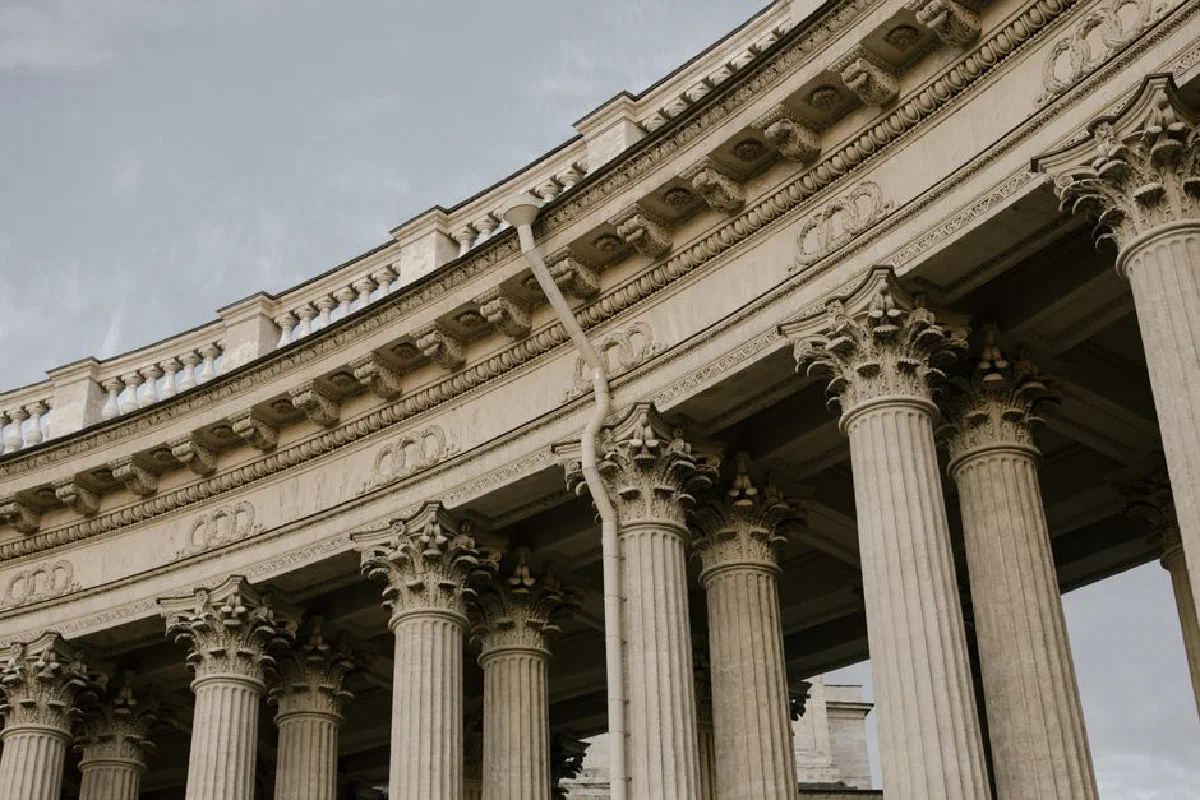 Elegant classical colonnade showcasing intricate architectural columns.