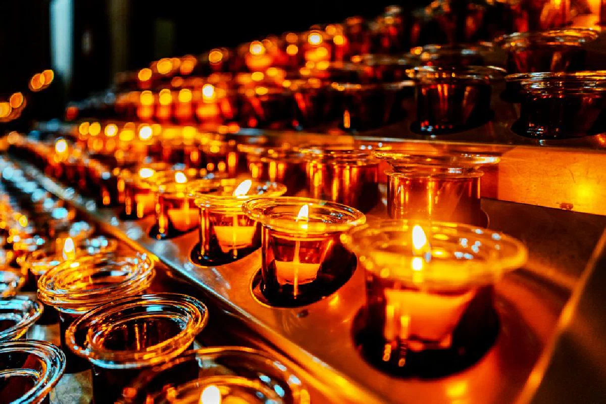 A glowing array of candles creates a warm ambiance in Ciudad de México, perfect for a reflective and serene setting.
