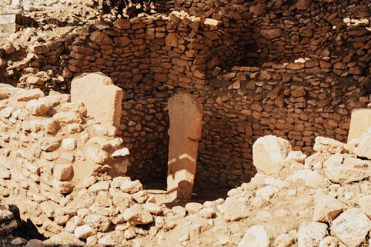 Explore the prehistoric stone structures of Göbeklitepe, a UNESCO site in Şanlıurfa, Turkey.