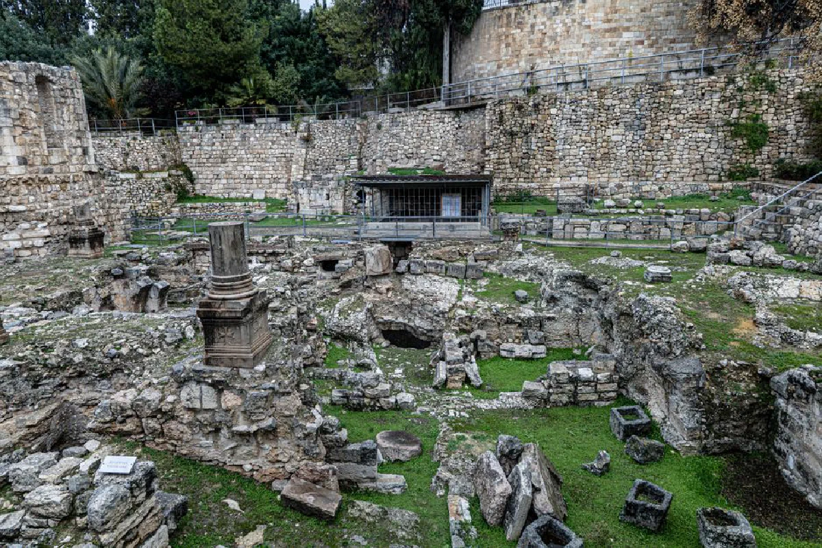 Explore the historical ruins of Jerusalem's Old City, a testament to ancient architectural brilliance.