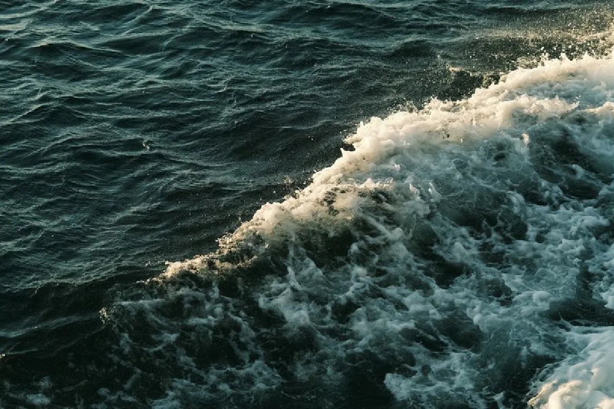 Close-up view of ocean waves crashing, showcasing dynamic motion and natural beauty.
