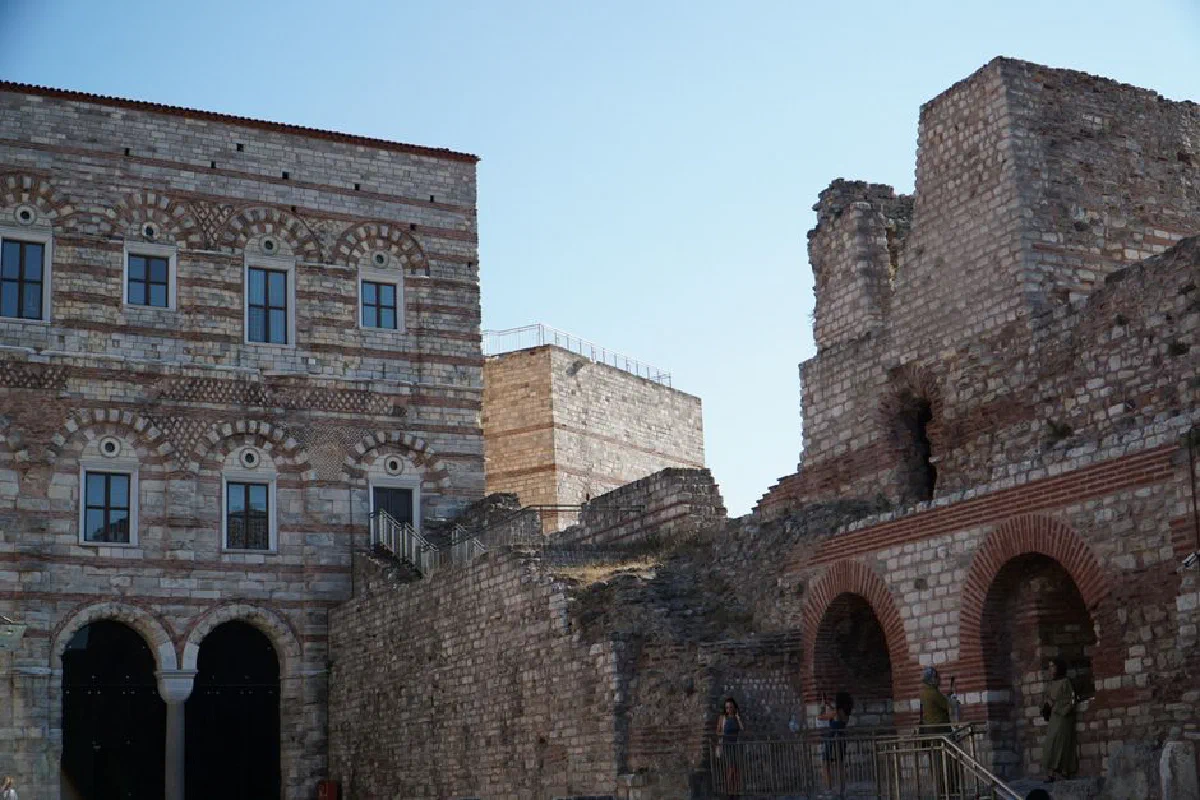 Explore historical Byzantine and Ottoman architecture in Istanbul's iconic ruins.