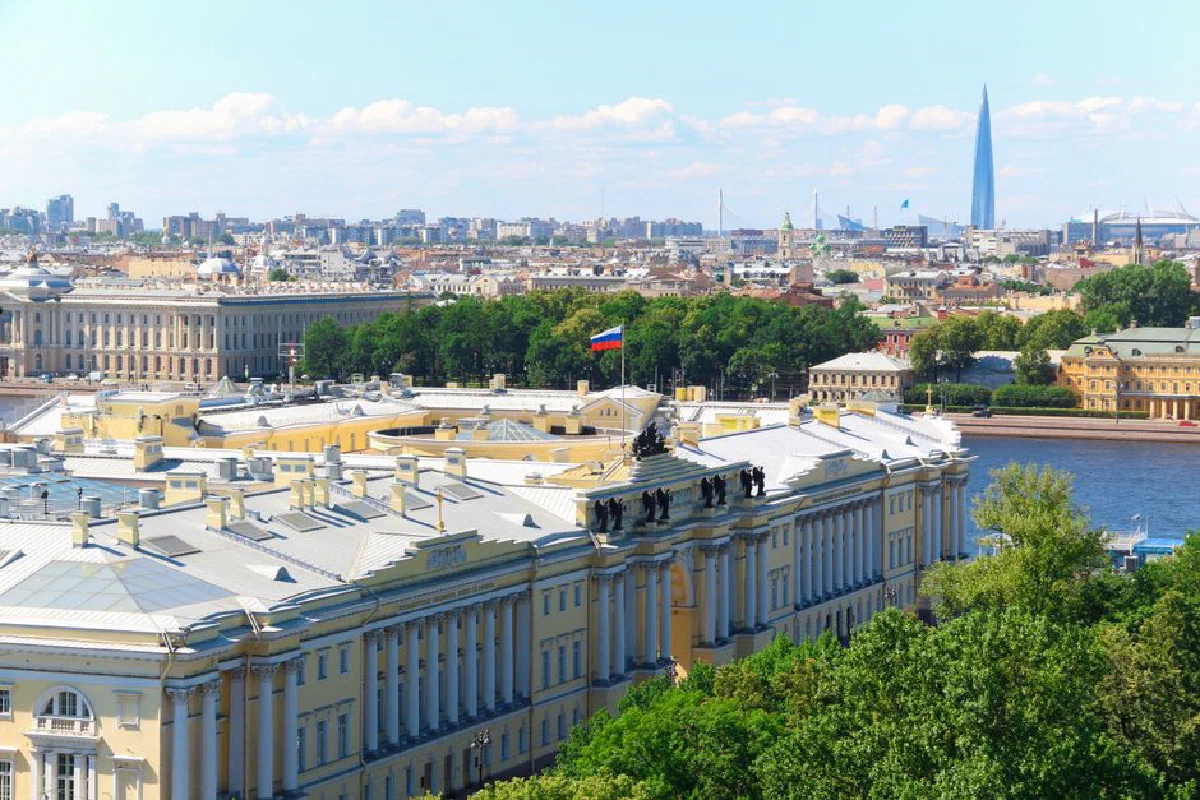 Aerial view of St. Petersburg featuring the Senate and Synod Building and Russian flag.