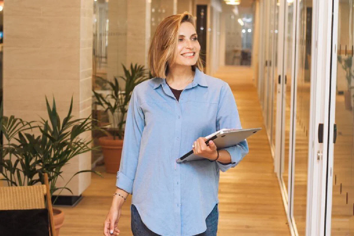 What does the Bible say about what roles women can serve in ministry?