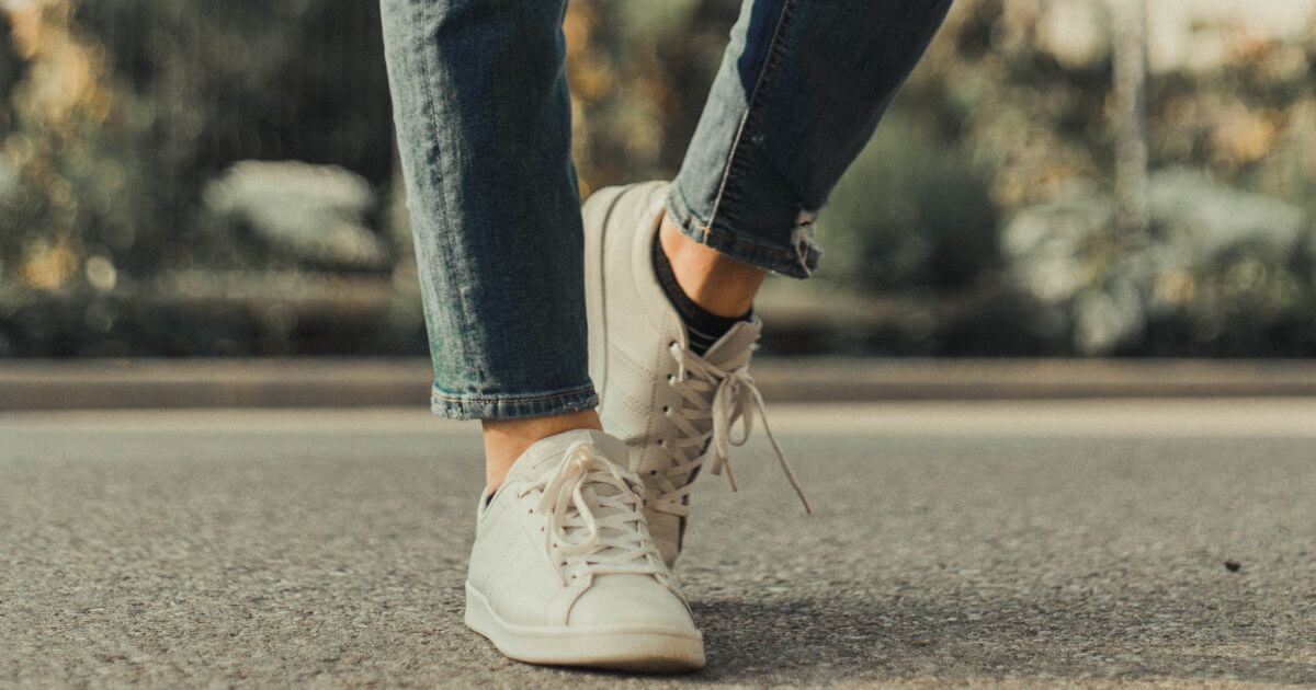 Is it okay for Christian women to wear pants?