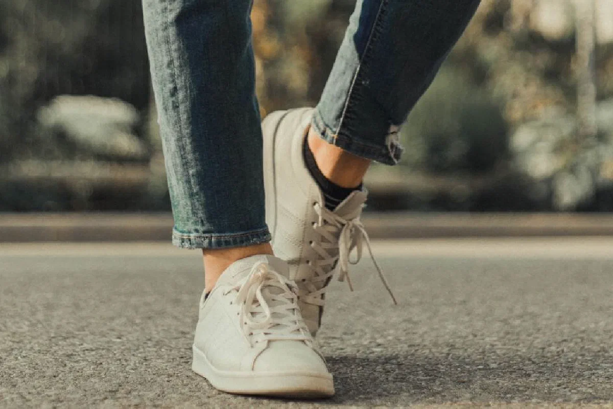 Is it okay for Christian women to wear pants?