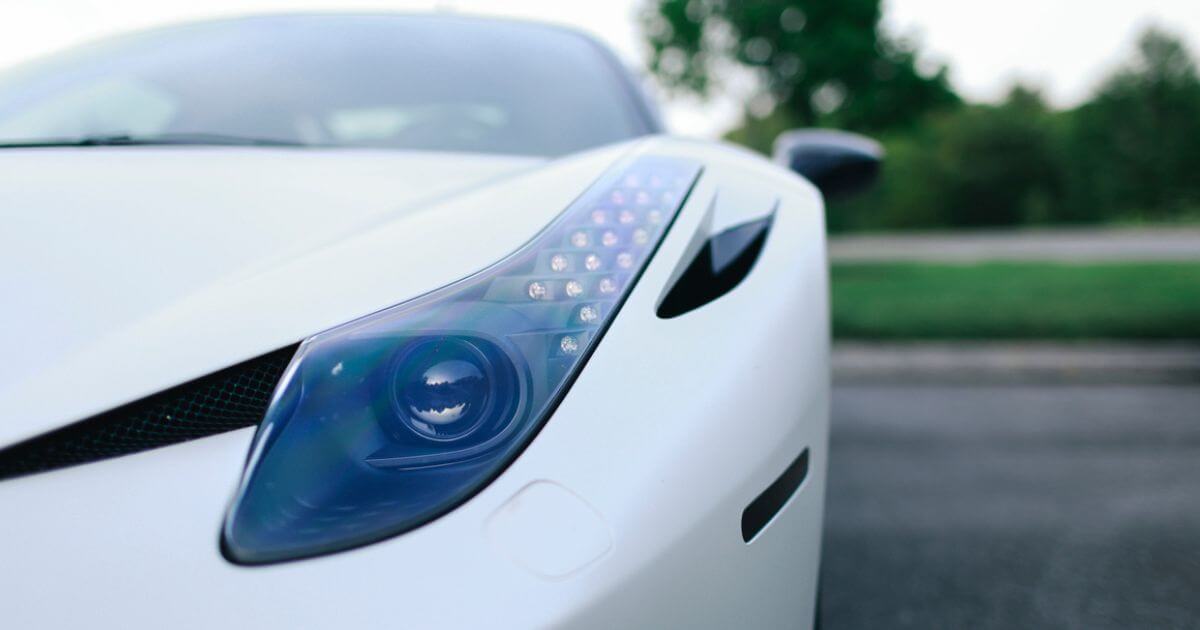 What did Jesus mean about making friends by worldly wealth in Luke 16:9?